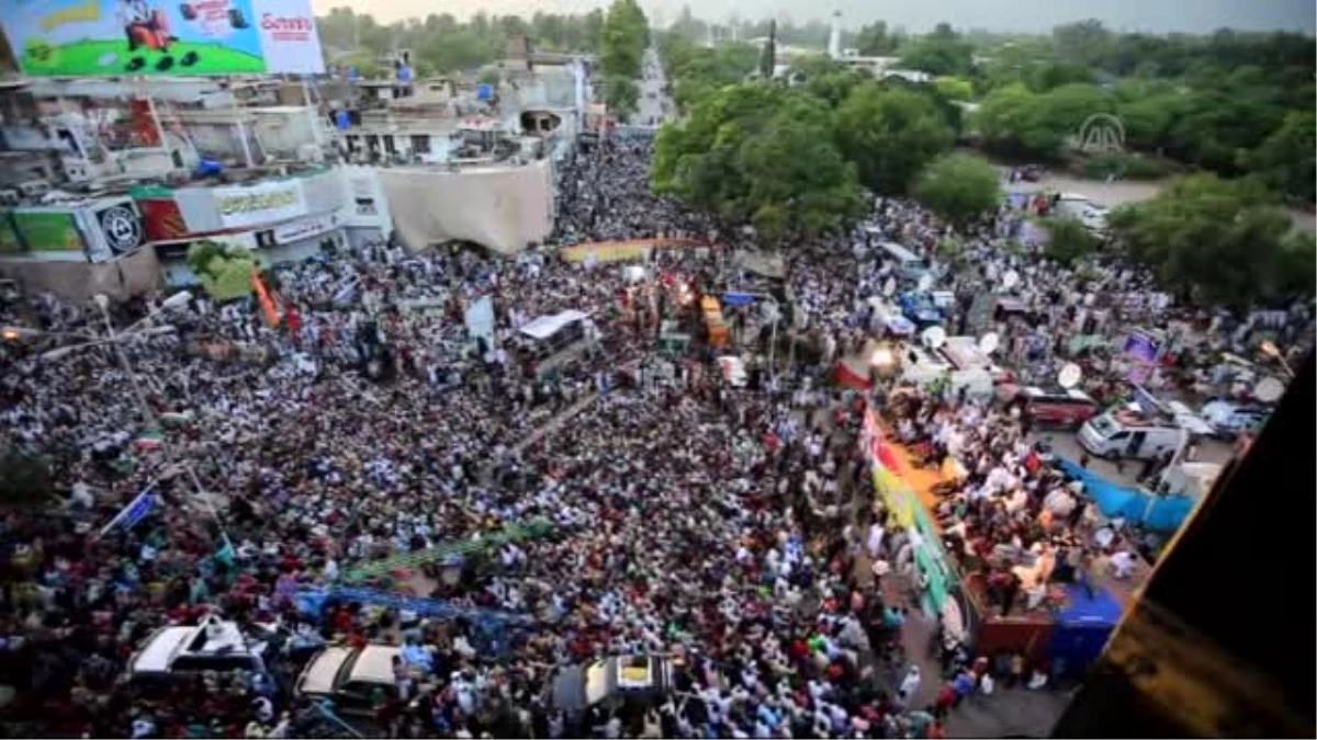 Pakistan\'da Hükumet Karşıtı Gösteriler