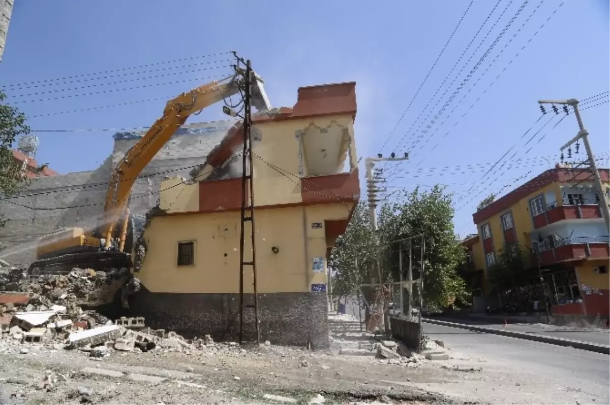 Şahinbey Belediyesi Yol Genişletmek İçin Yıkımlara Devam Ediyor