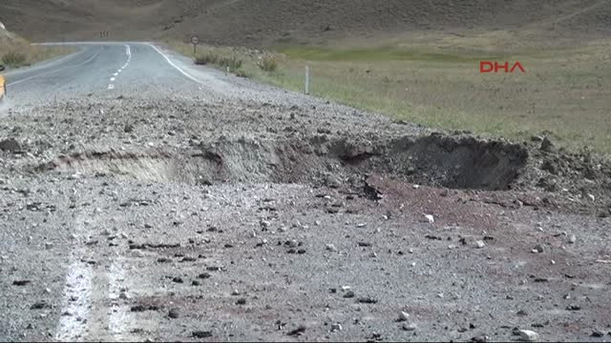 Zırhlı Polis Aracının Geçişinde Patlama