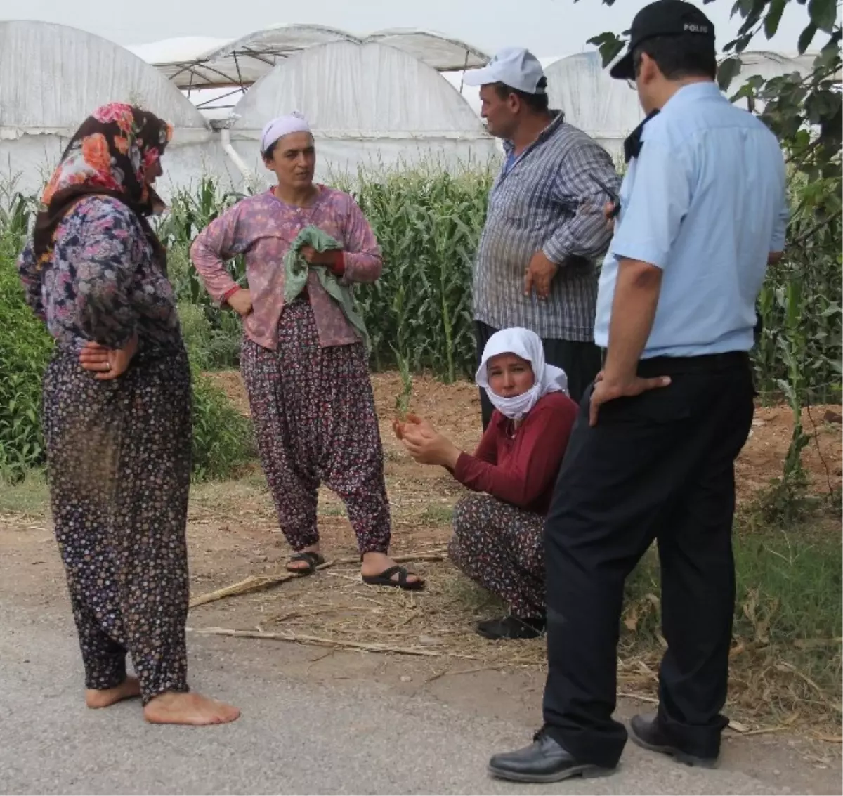 Adana\'da Komşusunu Uyaran Kadının Oğulları Silahlı Saldırıya Uğradı