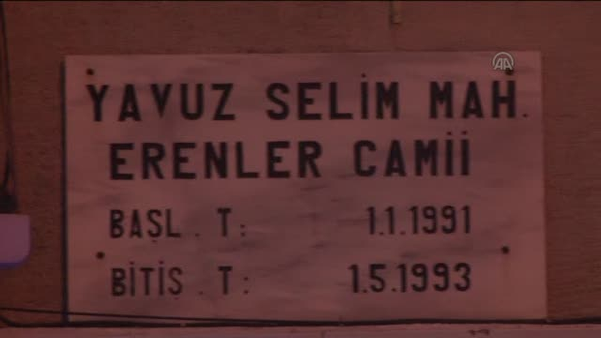 Camiden ayakkabı hırsızlığı güvenlik kamerasında -