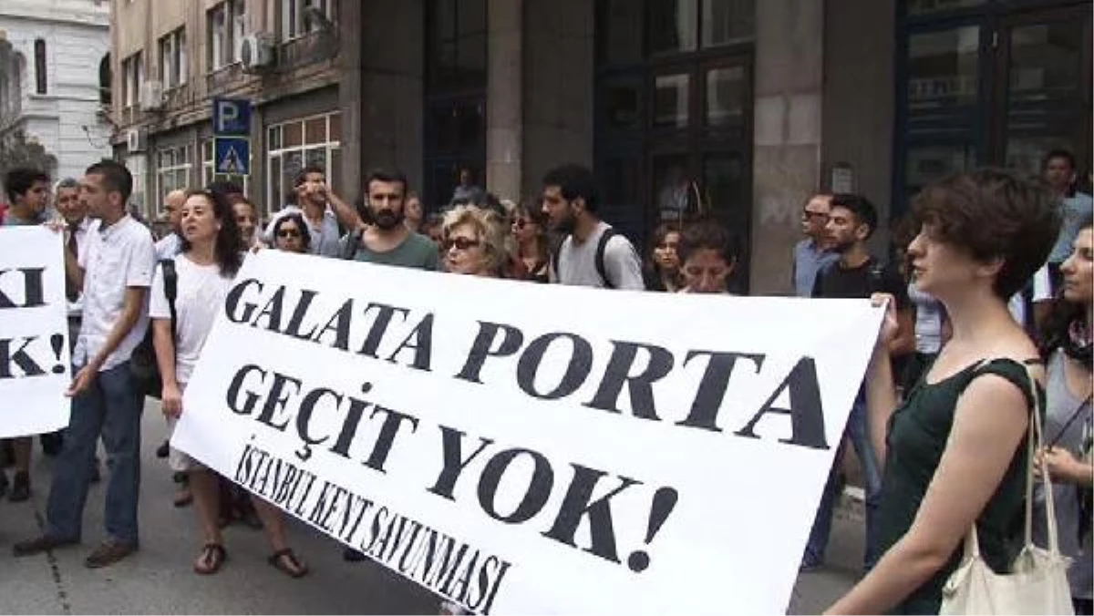 İstanbul\'da Çevrecilerden Olaylı Galataport Protestosu