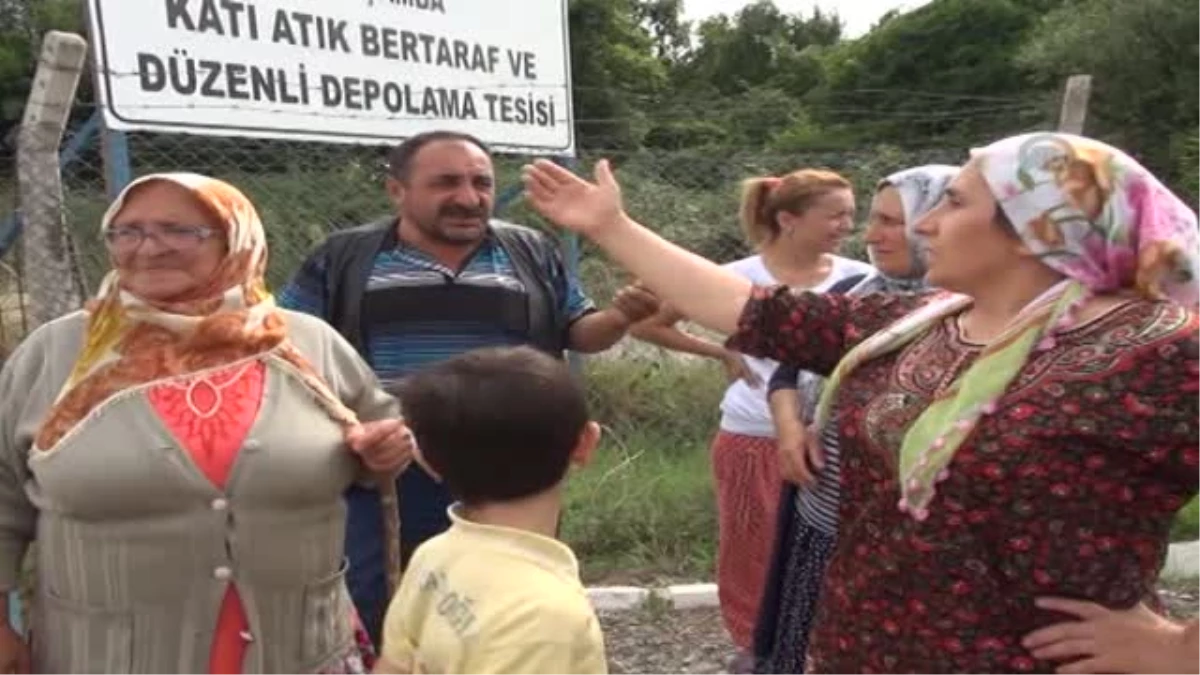 Samsun Çarşamba\'da Çöp Kokusundan Şikayetçi Mahalleli, Eylem Yaptı