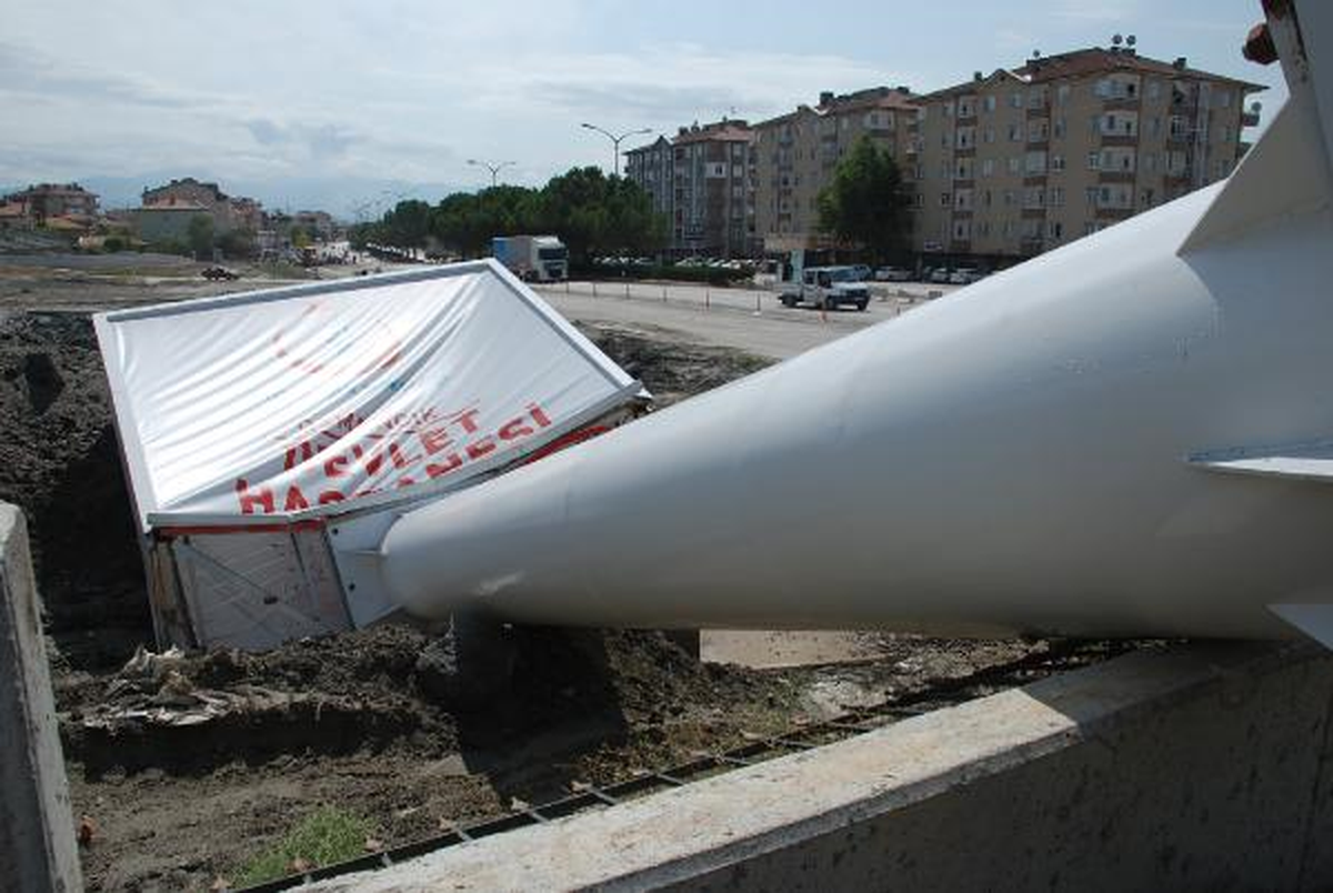 Fırtına Yerle Bir Etti