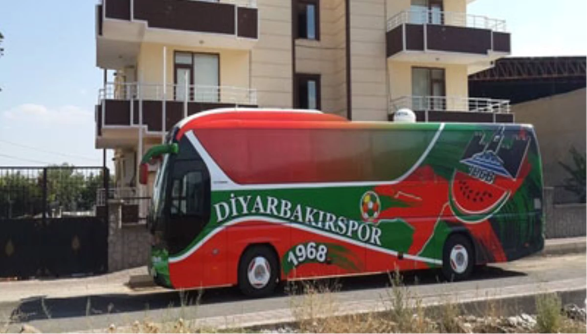 Diyarbakırspor Yeni Otobobüsü ile Döndü