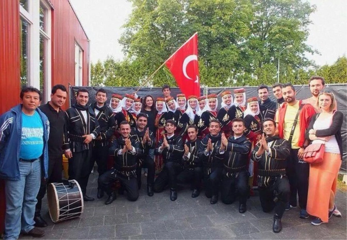 Hollanda\'ya Türk Dansı Öğrettiler