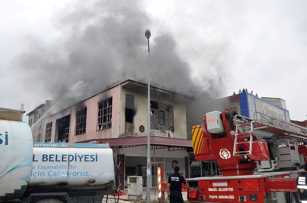İnegöl\'de Kimya Deposunda Korkutan Yangın