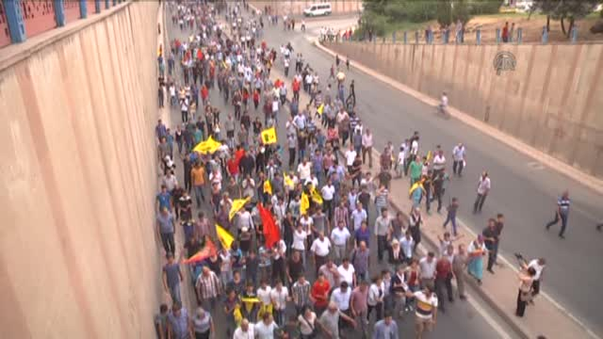 İzinsiz Gösteriye Polis Müdahalesi