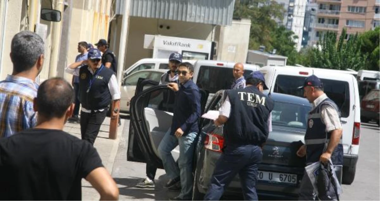 İzmir\'de Yasadışı Dinlemelerle İlgili Gözaltı (6)