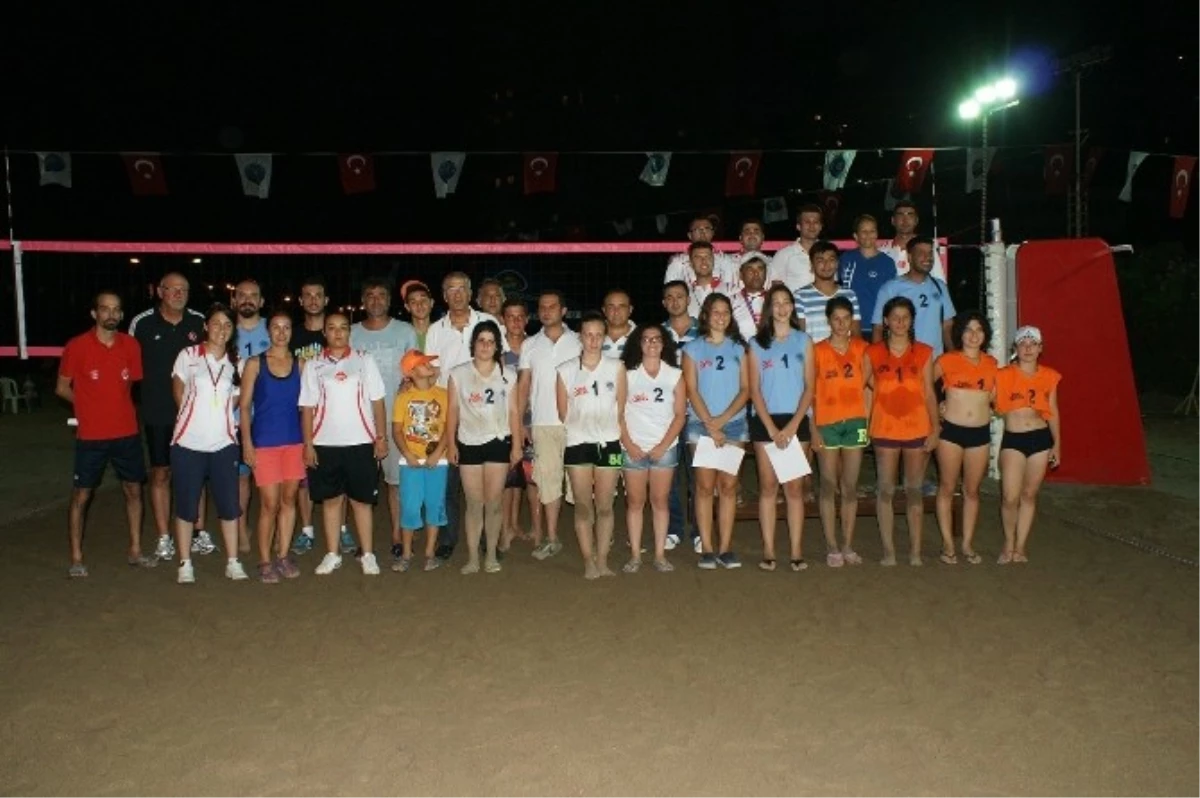 Mezitli Plaj Voleybolu Halk Turnuvası Sona Erdi