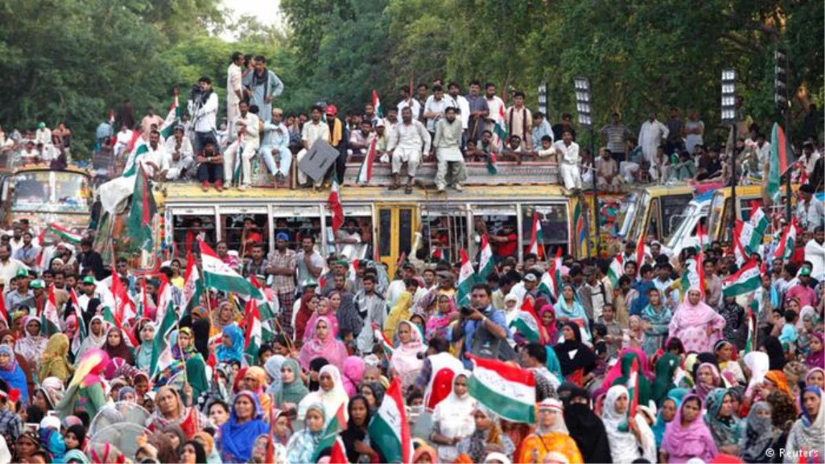 Pakistan\'da Hükümet Karşıtı Gösteriler