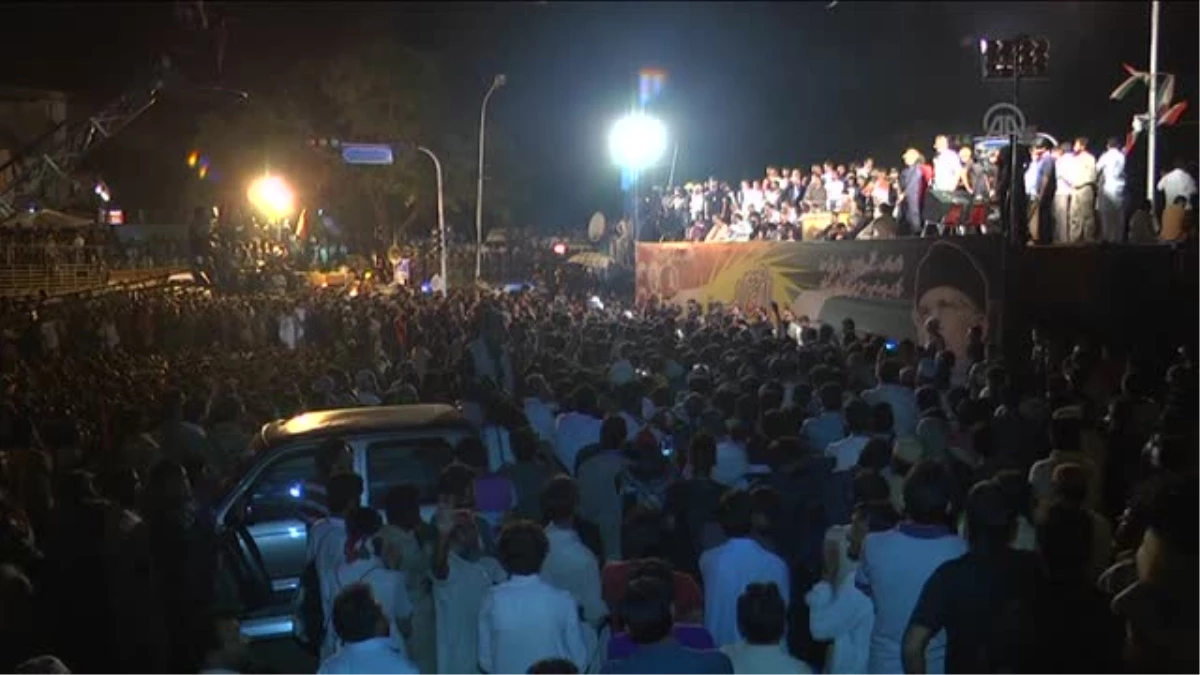 Pakistan\'da hükümet karşıtı gösteriler devam ediyor -