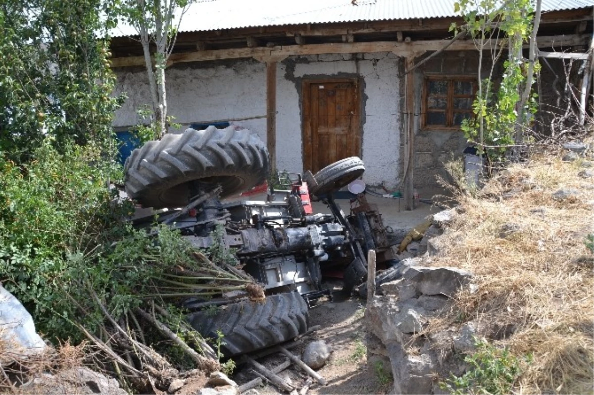 Şenkaya\'da Traktör Devrildi: 1 Ölü, 2 Yaralı