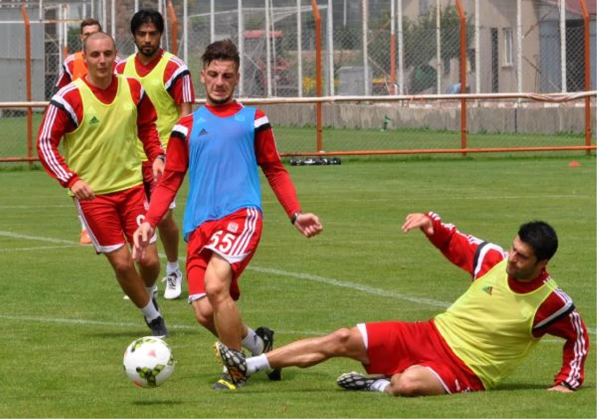 Sivasspor Kalecisi Korcan: "Lige Hazırız"