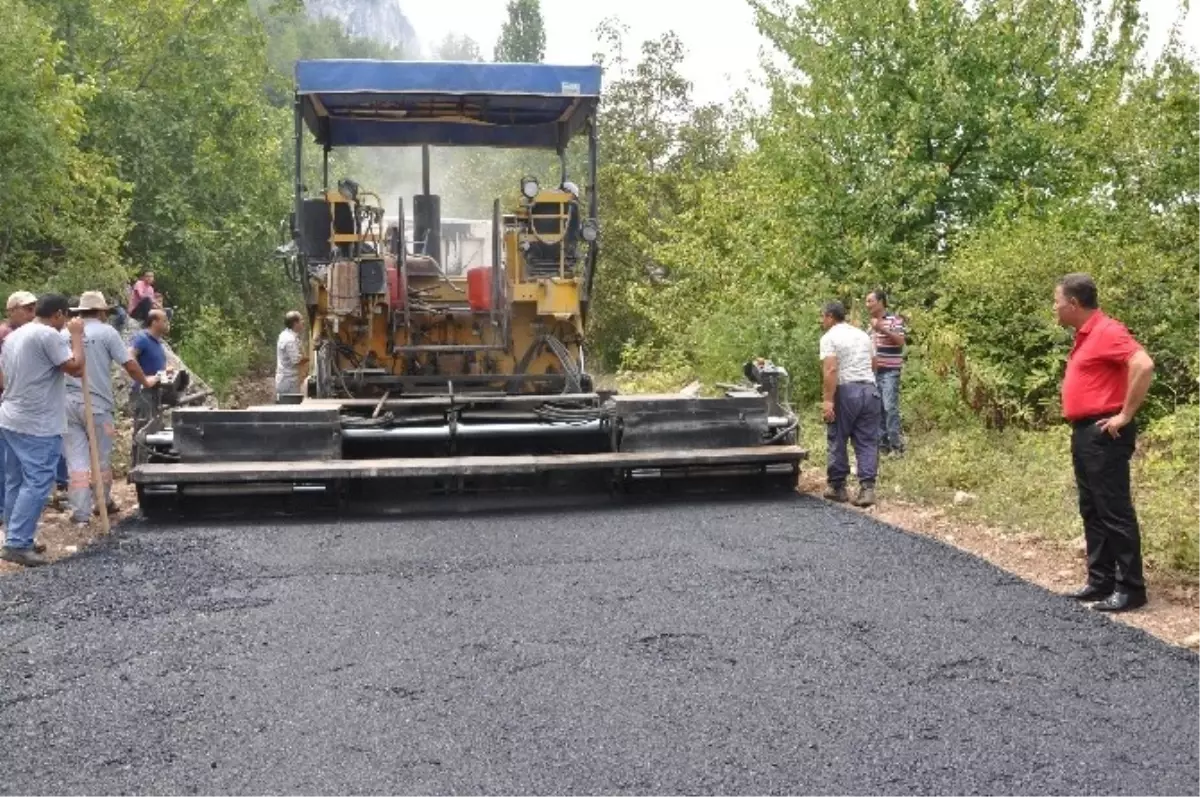 Toroslar Belediyesi\'nin Asfalt Çalışmaları Sürüyor