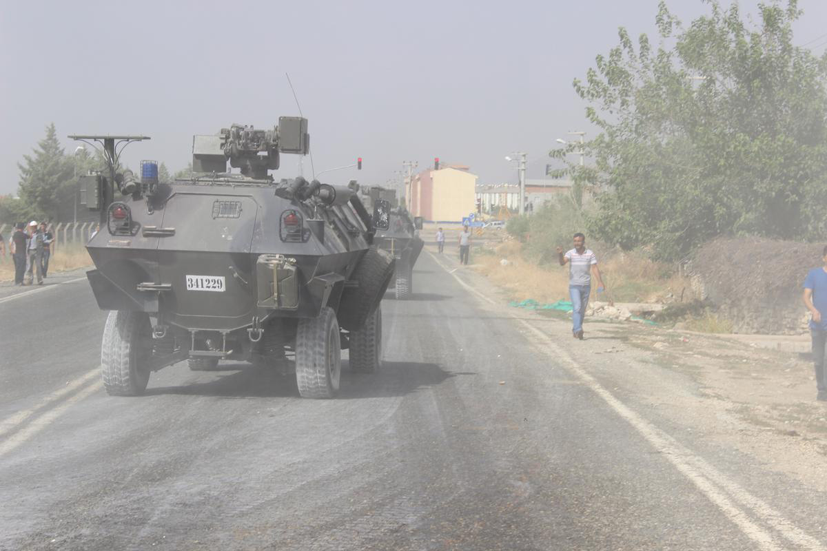 TSK: Lice'de 250 Kişilik PKK'lı Grup, Askere Saldırdı