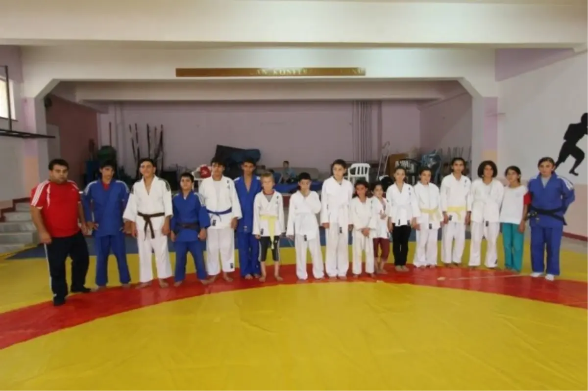 Yaz Spor Okulları Judo Kursu Devam Ediyor