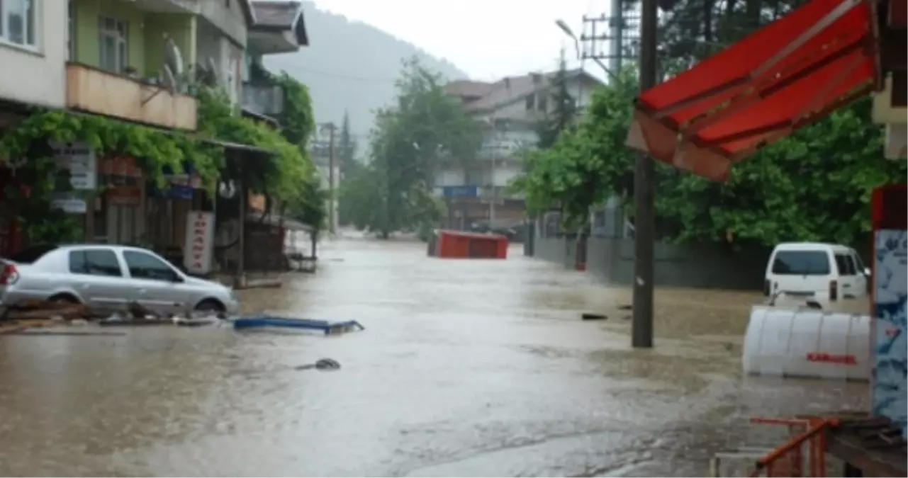 Zonguldak\'ta Sağanak Hayatı Olumsuz Etkiledi