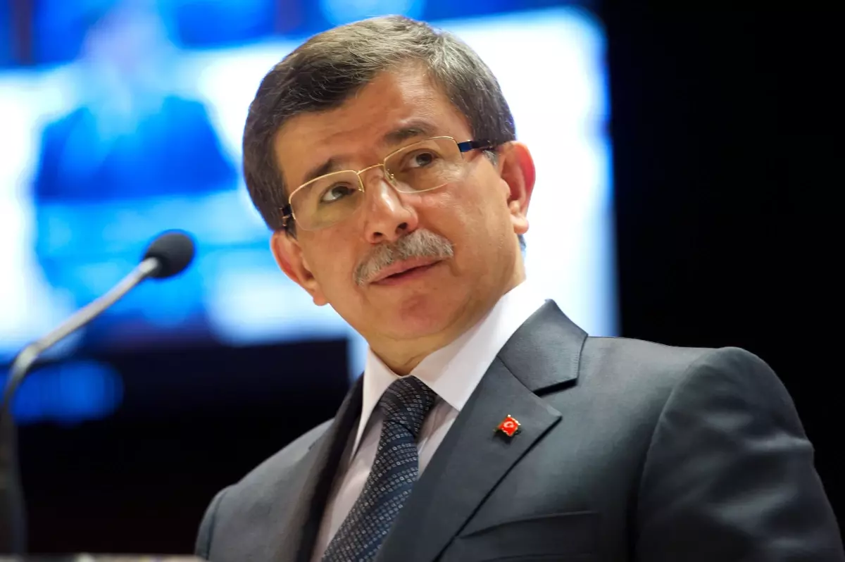 Ahmet Davutoğlu Kimdir? Ahmet Davutoğlu Siyasi Hayatı