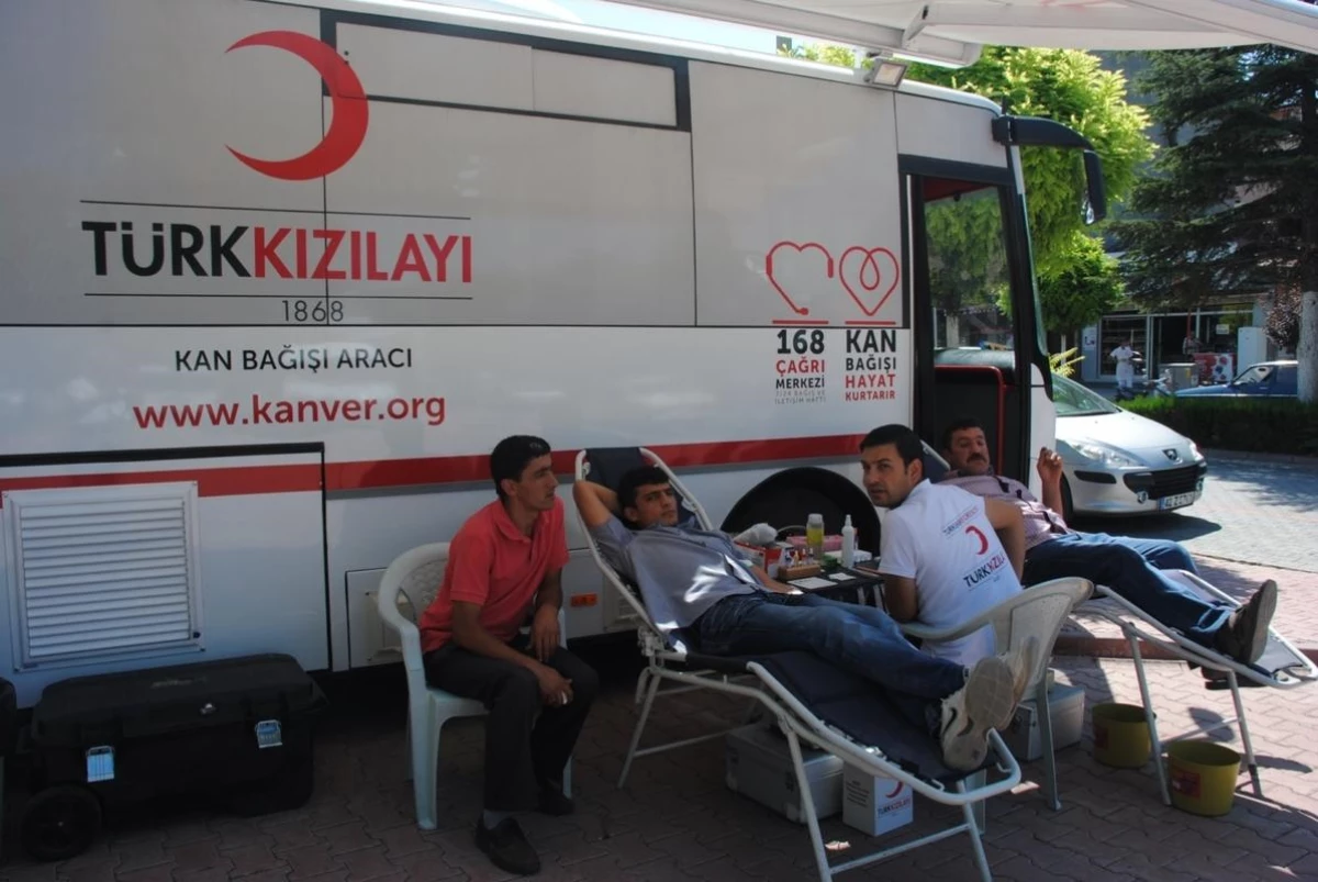 AK Parti Sarayönü Kadın Kollarından Kan Bağış Kampanyası