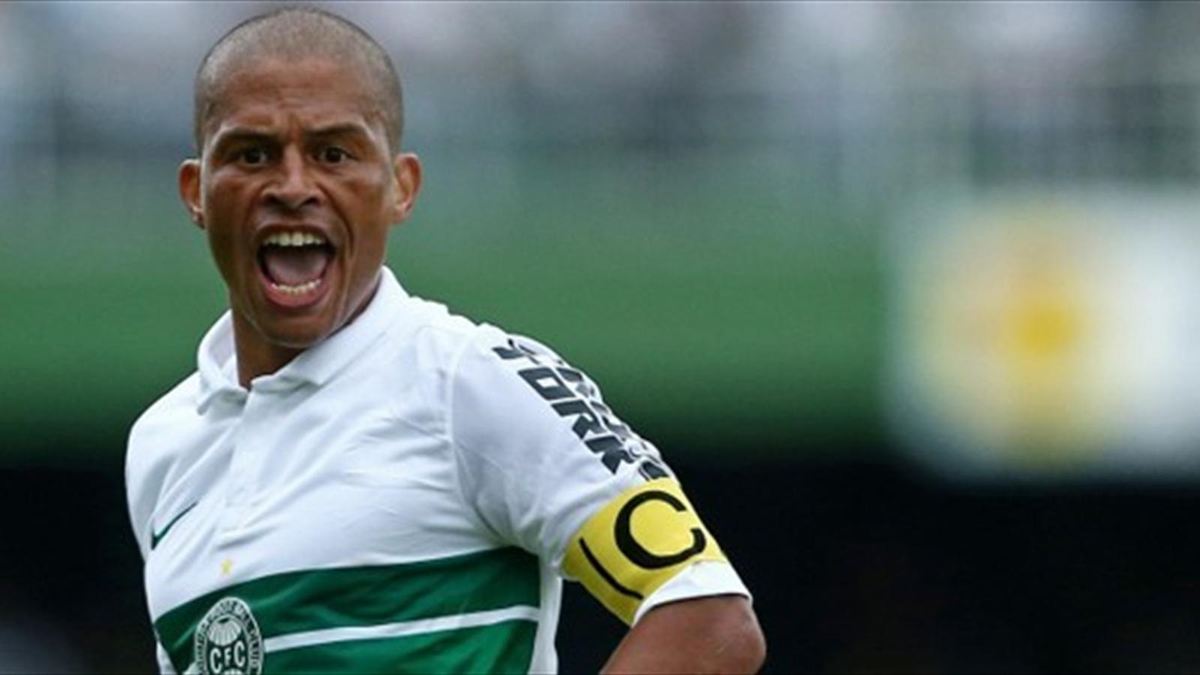 Alex de Souza: "Futbolu Bırakacağım ve Teknik Direktör Olmak İçin Hazırlanacağım"