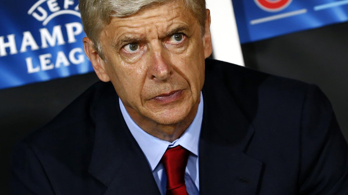 Arsene Wenger Kendisine Su Şişesi Atıldığını İddia Etti