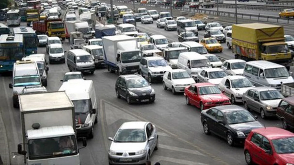 Antalya\'da Trafiğe Kayıtlı Araç Sayısı 854 Bin 225 Oldu