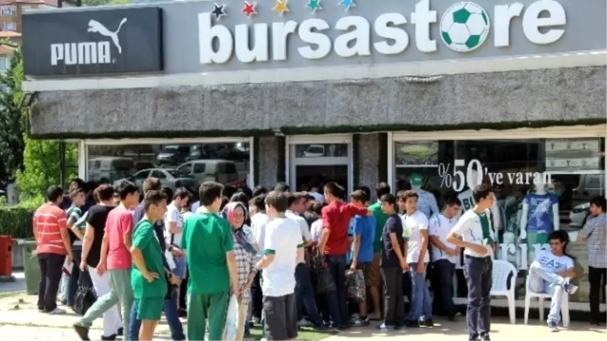 Bursaspor\'da İbrahim Öztürk ve Holmen Taraftarla Buluştu