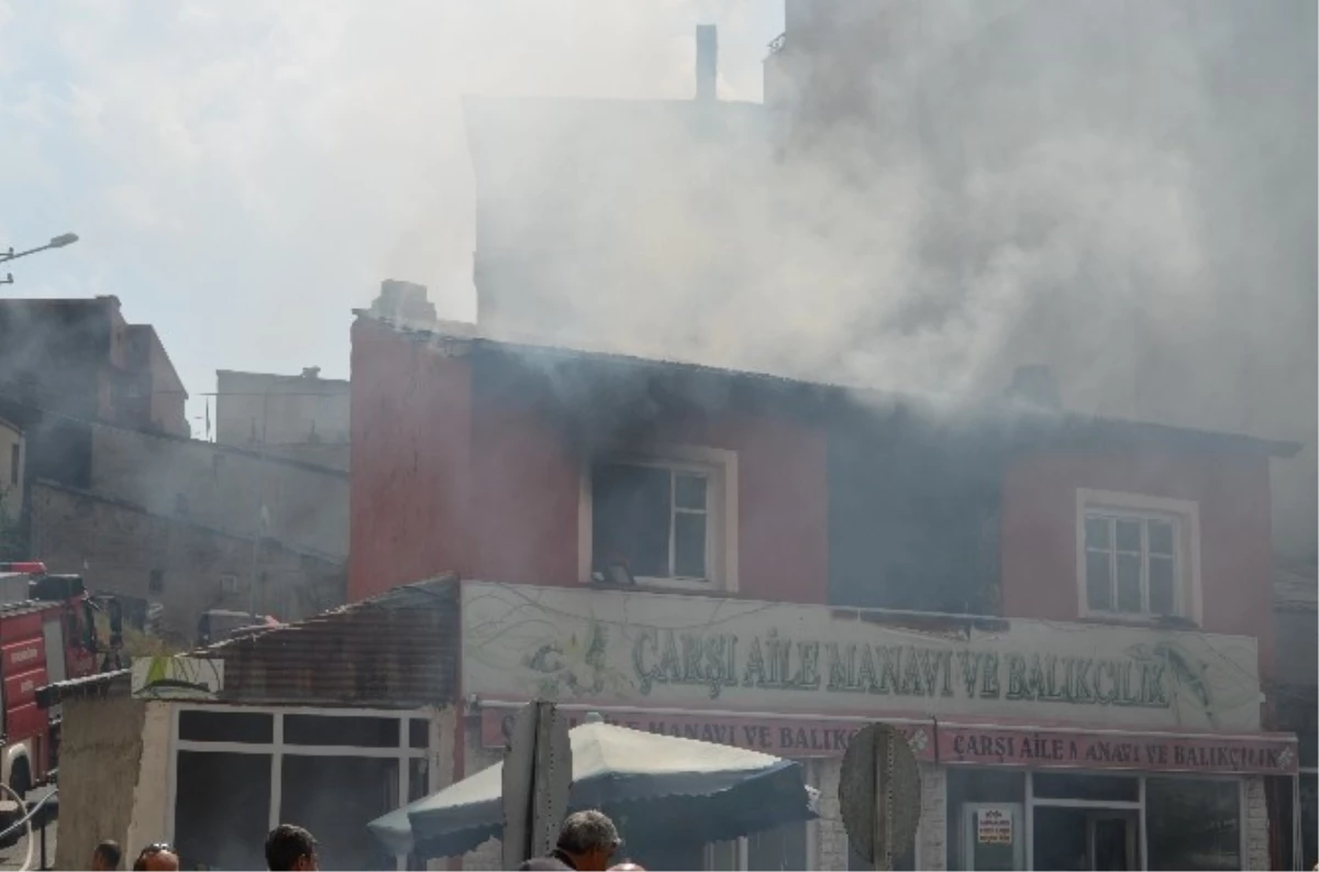 Erzurum\'da İki Katlı Binada Yangın Çıktı