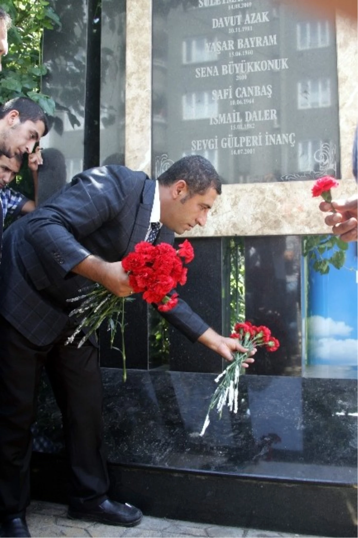 Gaziantep\'te Bombalı Saldırıda Şehit Olanlar Anıldı