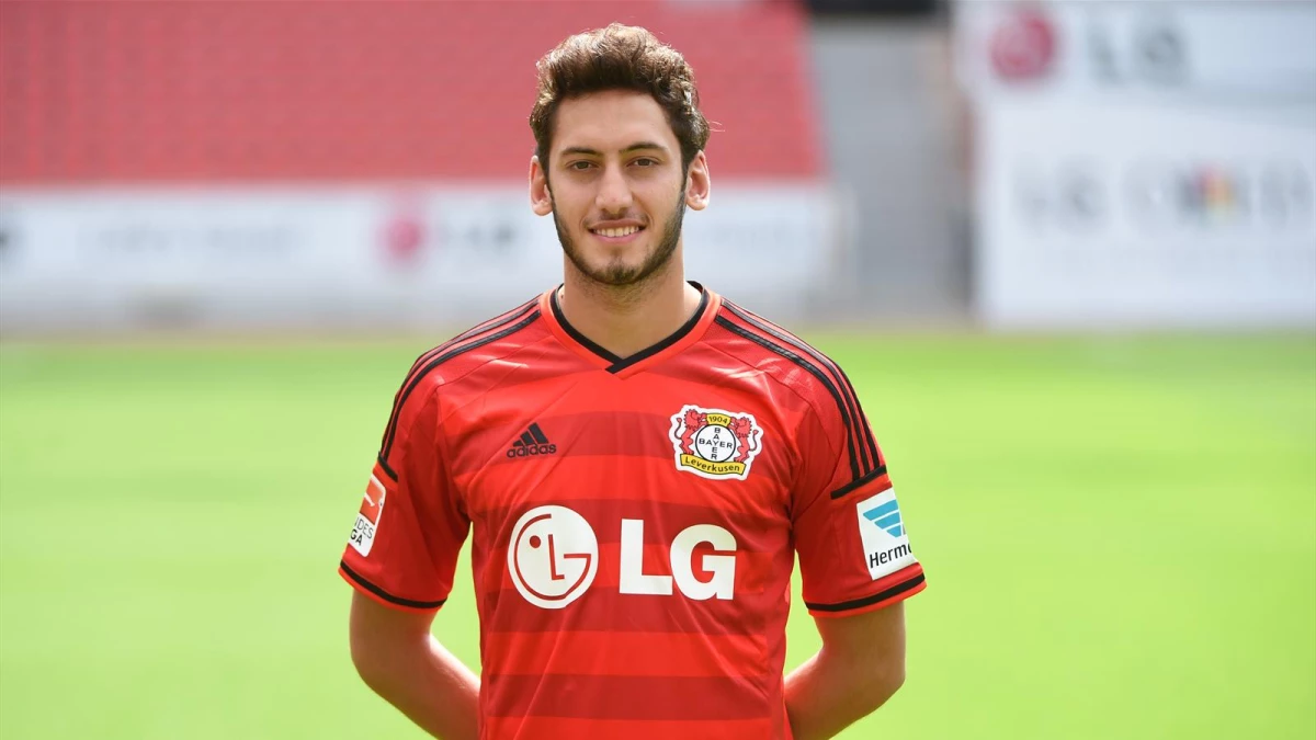 \'Hakan Çalhanoğlu Leverkusen\'in Kalbi"