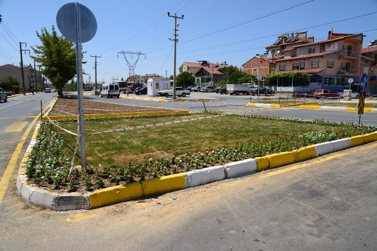 Kavşaklar ve Parklarda Peyzaj Çalışmaları Başladı