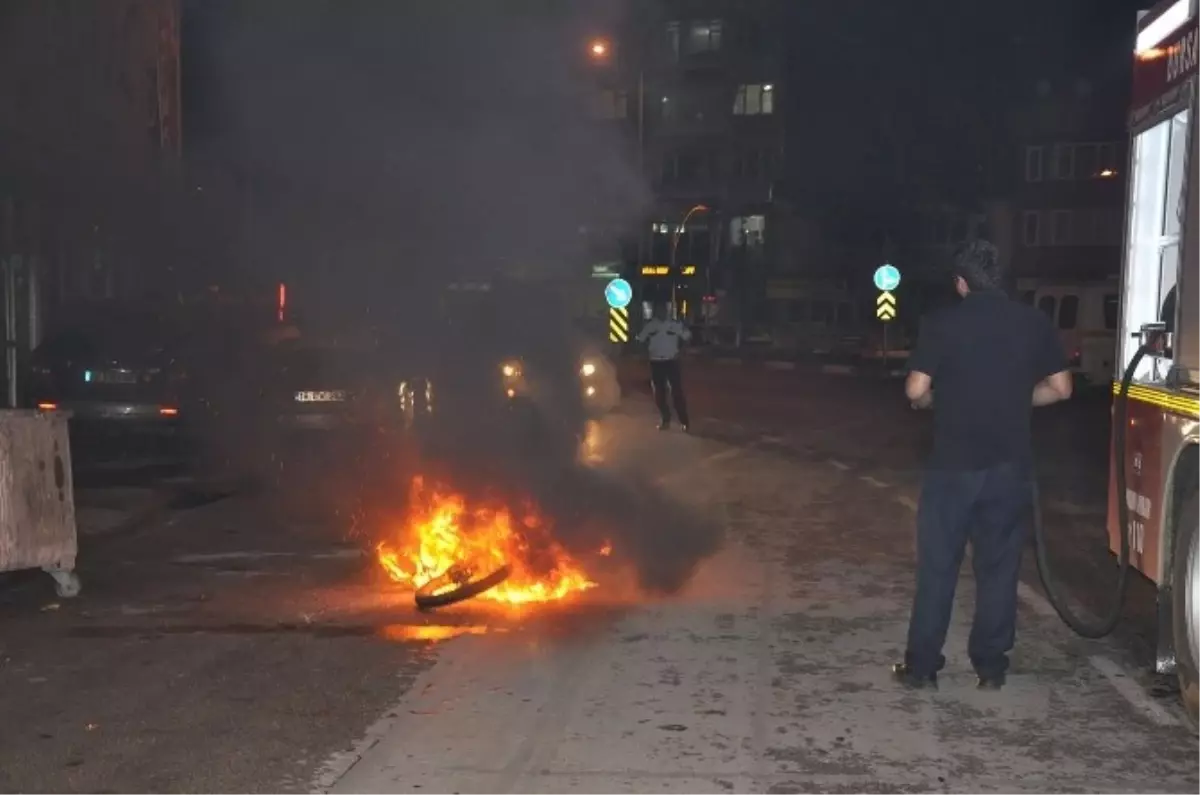 Kaza Yapan Motosiklet Alev Alev Yandı