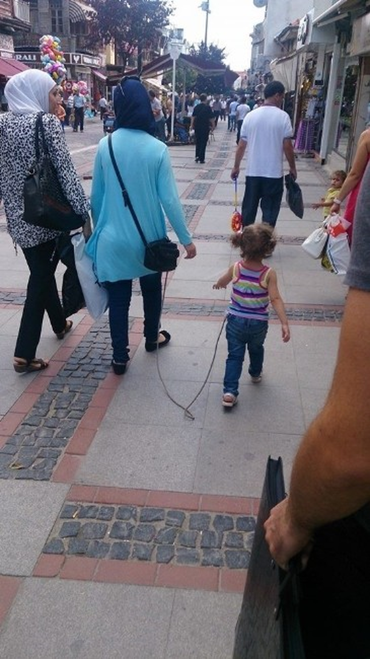Kızını Kaybetmek İstemeyen Anneden İlginç Çözüm