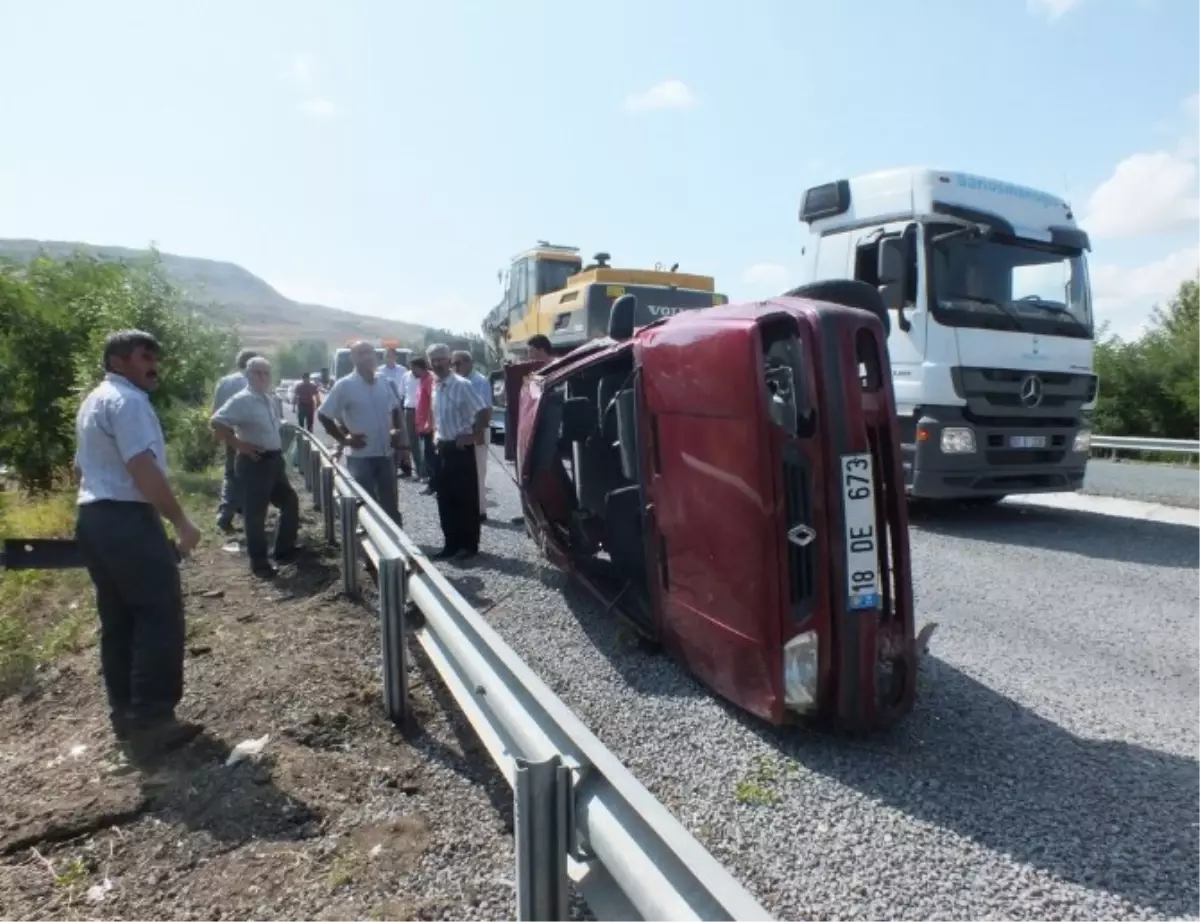 Mıcıra Kapılan Otomobil Takla Attı