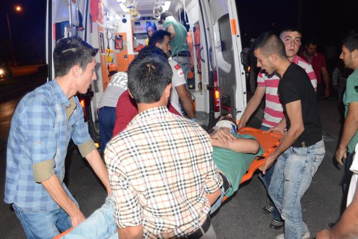 Konya\'da Minibüs ile Otomobil Çarpıştı: 6 Yaralı