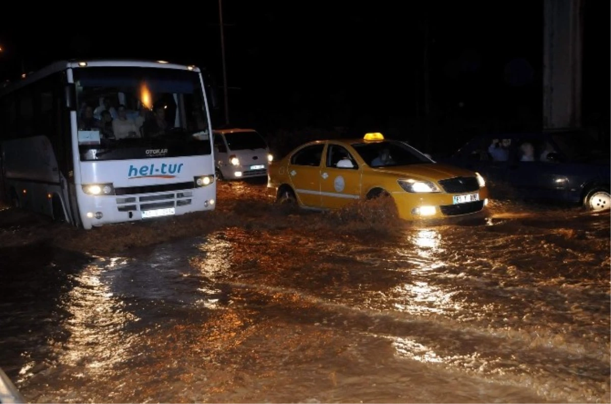 Trabzon\'da Aşırı Yağış Su Baskınlarına Neden Oldu