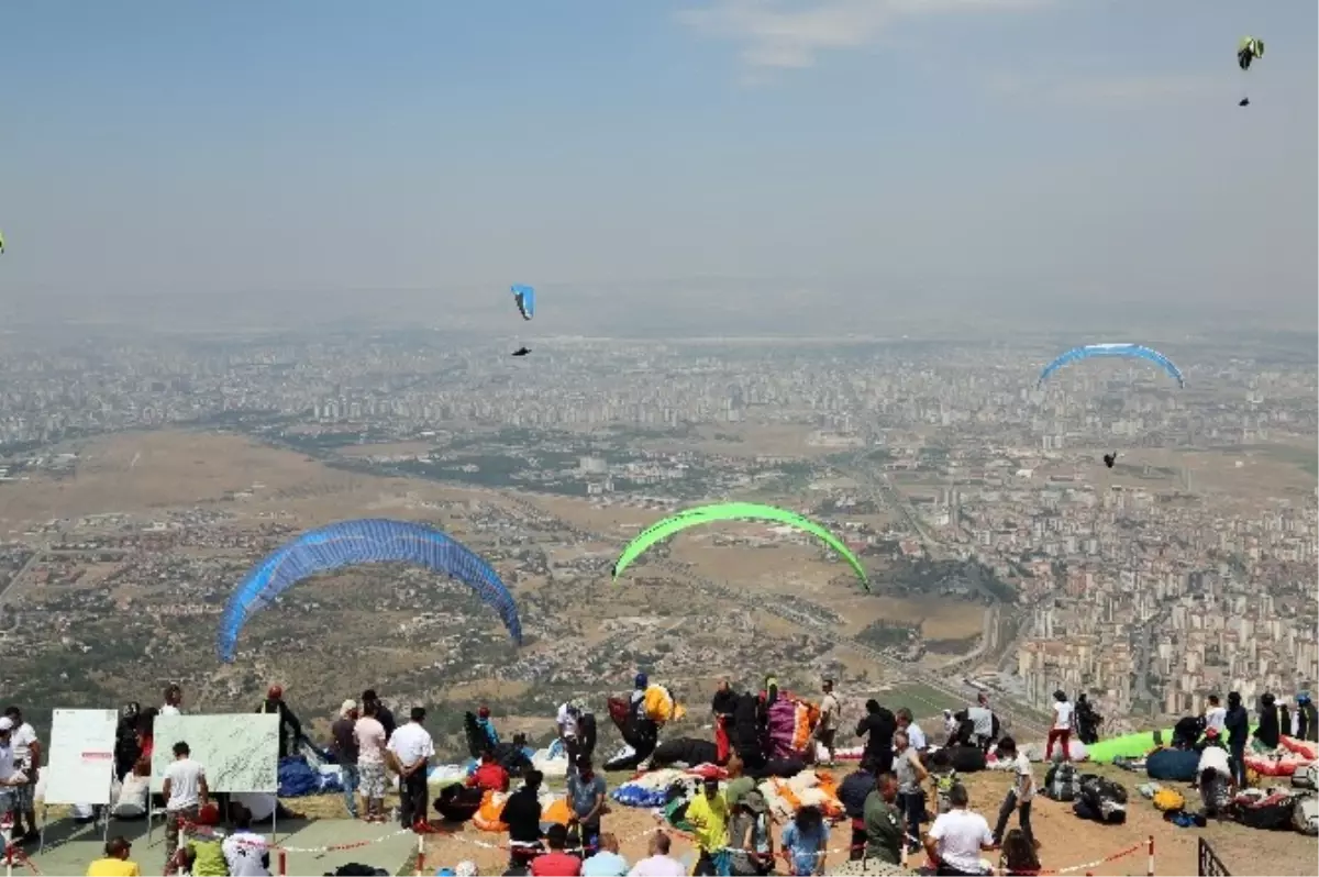 Kayseri\'de Yamaç Paraşütü Heyecanı