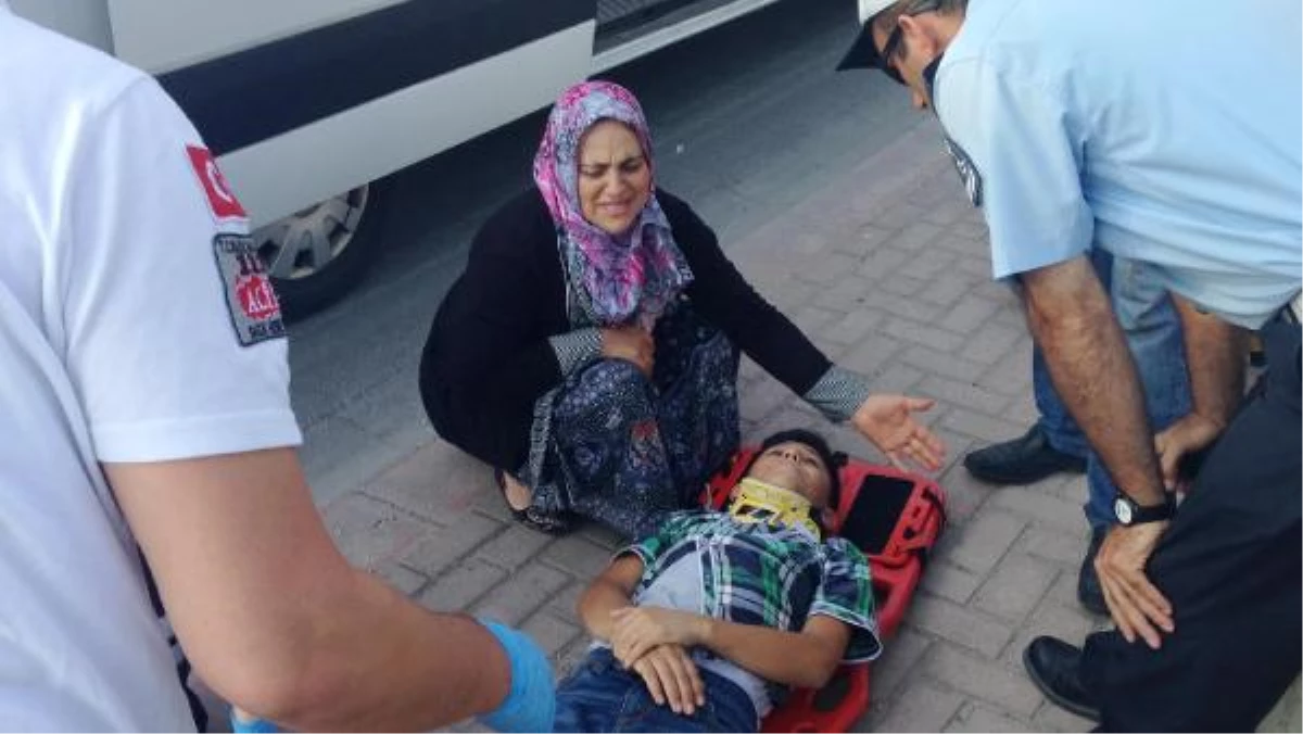 Konya\'da Yaralı Oğlunun Elini Bırakmayıp Başında Gözyaşı Döktü