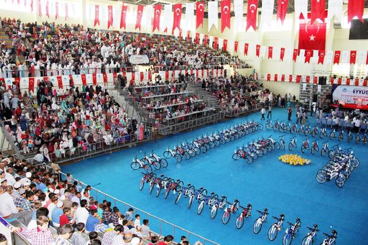Şanlıurfa\'da 5 Bin Kuran Kursu Öğrencisine Hediye