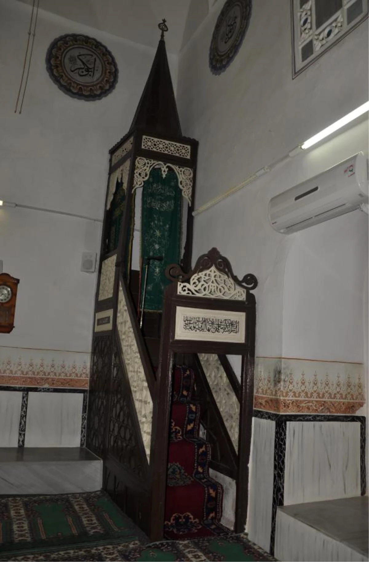 600 Yıllık Tarihi Caminin Minber Kapıları Çalındı