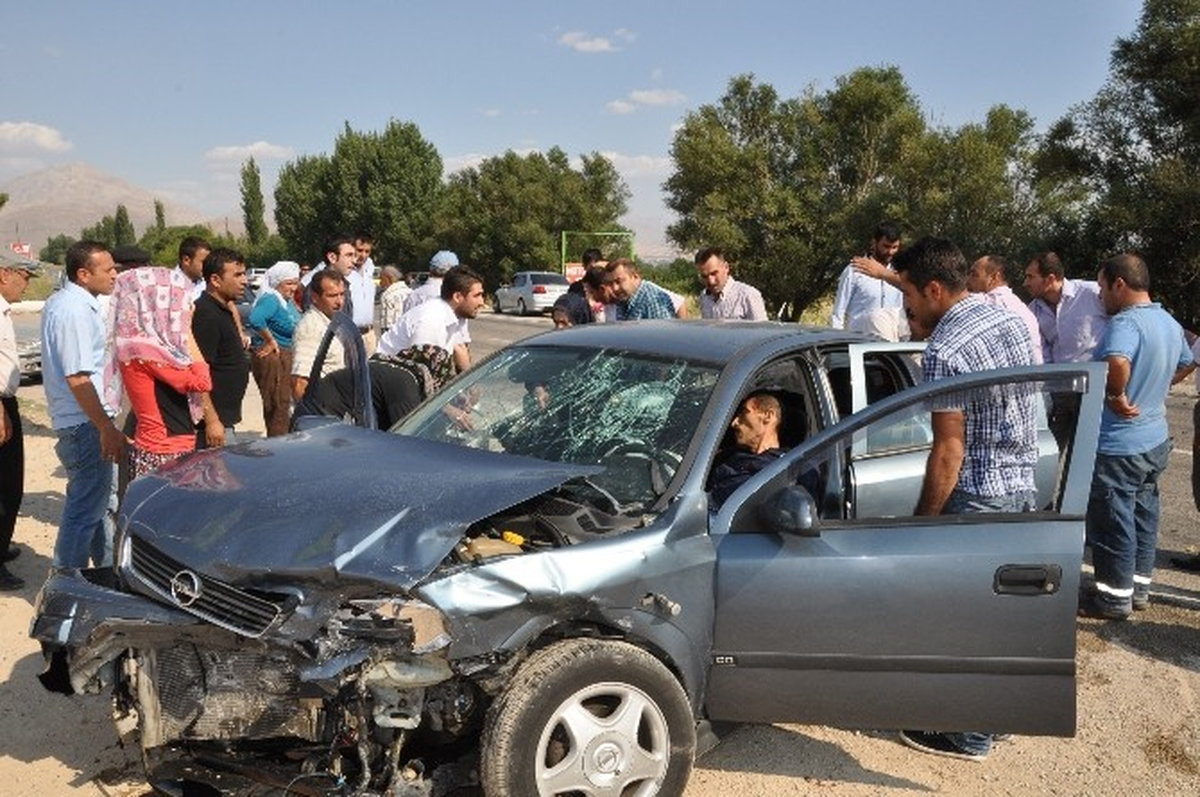 Afşin Yolunda Zincirleme Kaza: 6 Yaralı