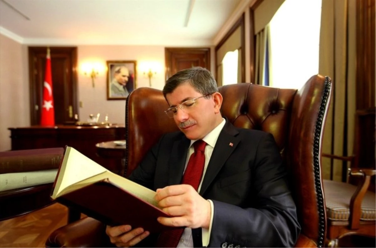 AK Parti Genel Başkan Adayı Ahmet Davutoğlu