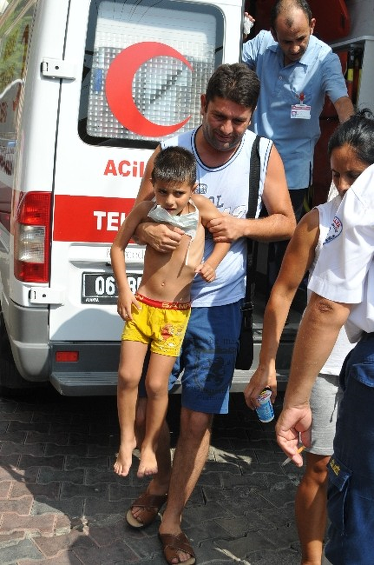 Alanya\'daki Yangında İki Çocuk Zehirlendi
