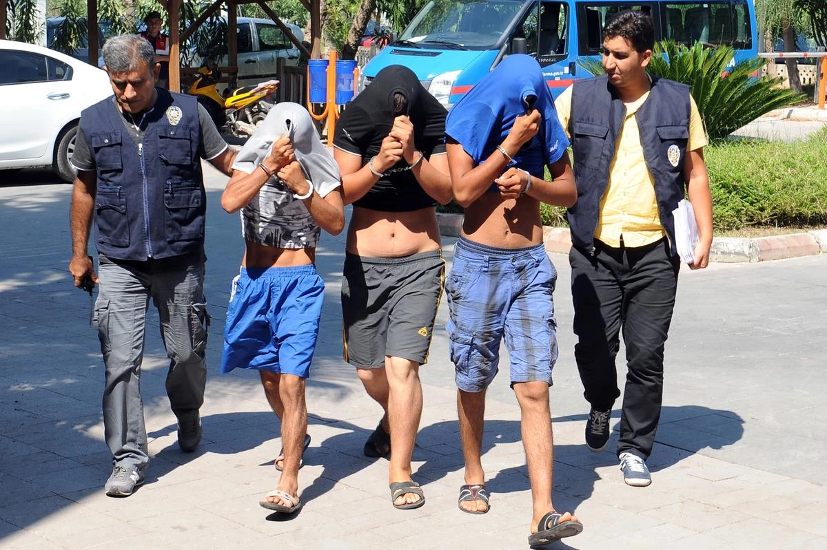 Antalya\'da Halk Plajında Hırsızlığa Tutuklama