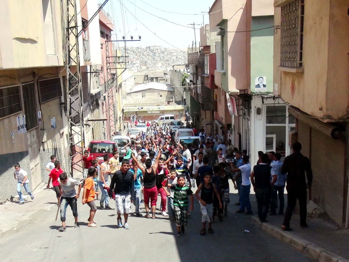 HDP\'li Ata,Suriyelilerin Linç Girişimini İçişleri Bakanına Sordu