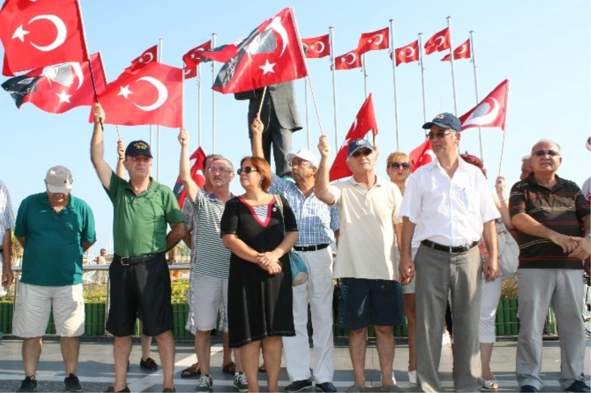 Atatürk Büstüne Saldırı Marmaris\'te Kınandı