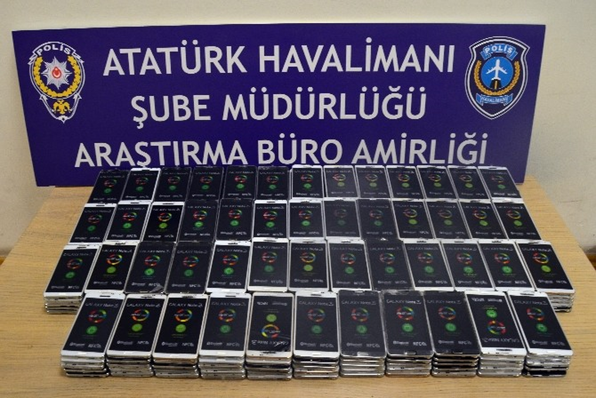 Atatürk Havalimanı\'nda Kaçak Cep Telefonu Operasyonu