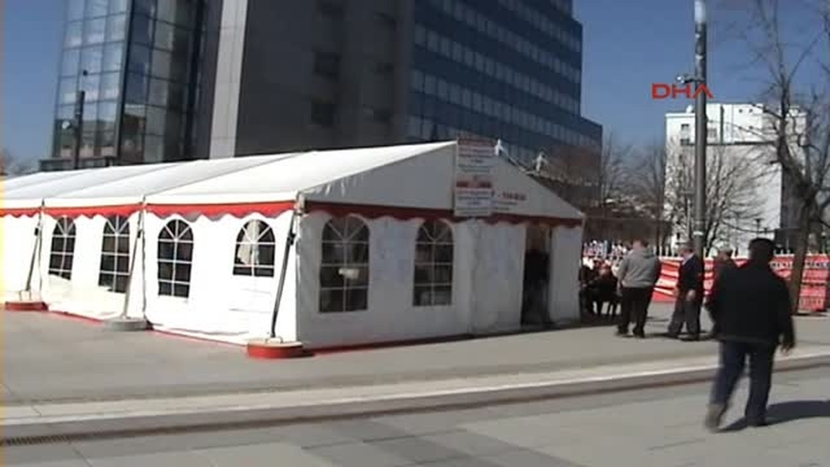 Kosova\'da Fabrika İşçileri 86 Gündür Eylemde