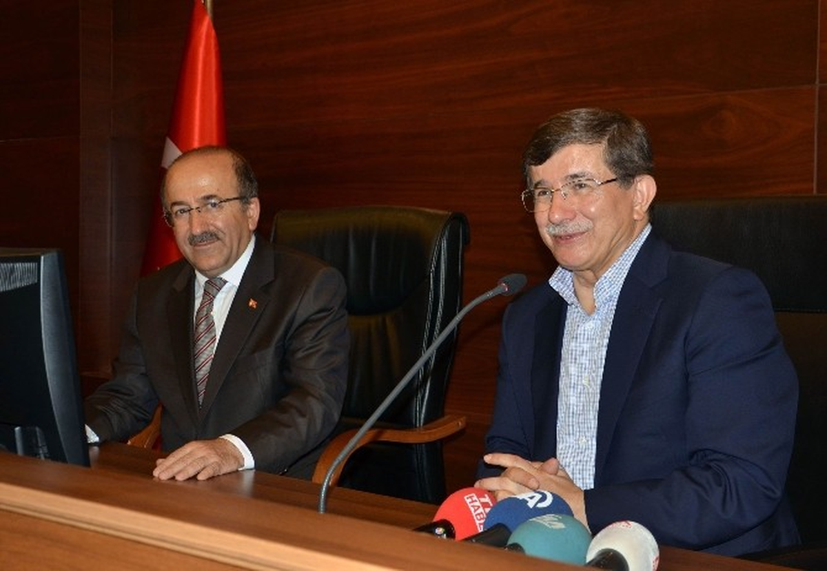 Başkan Gümrükçüoğlu, Davutoğlu\'nu Tebrik Etti
